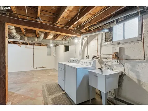 8015 SW 45th Avenue Portland OR 97219