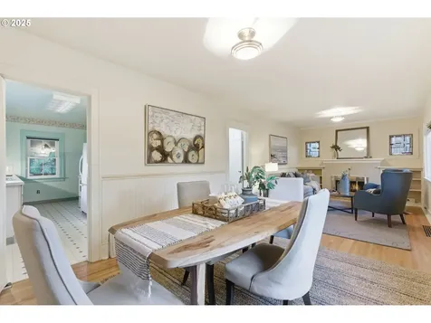 8015 SW 45th Avenue Portland OR 97219