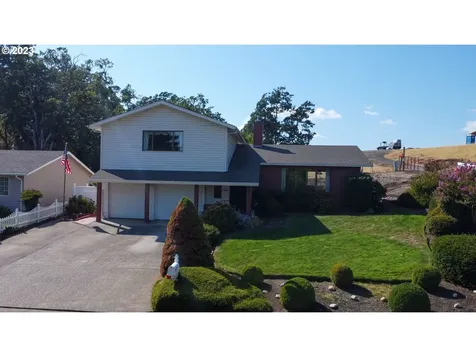 2196 Nw Andrea Street Roseburg OR 97471