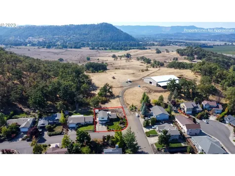 2196 Nw Andrea Street Roseburg OR 97471