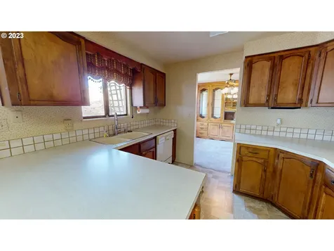 2196 Nw Andrea Street Roseburg OR 97471