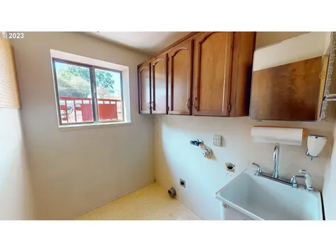 2196 Nw Andrea Street Roseburg OR 97471