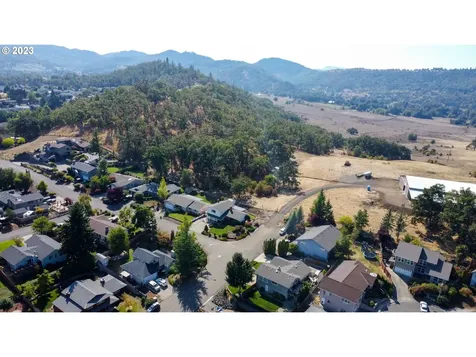 2196 Nw Andrea Street Roseburg OR 97471