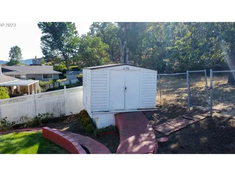 2196 Nw Andrea Street Roseburg OR 97471