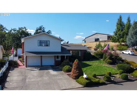2196 Nw Andrea Street Roseburg OR 97471