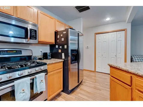 1329 N Creekside Lane Newberg OR 97132