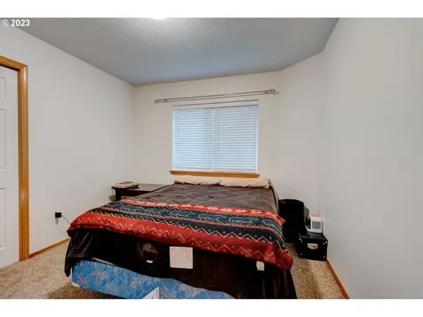 1329 N Creekside Lane Newberg OR 97132