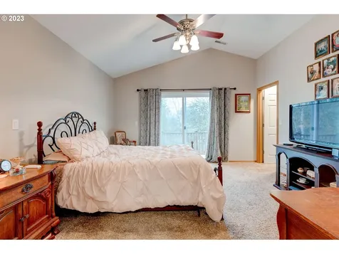 1329 N Creekside Lane Newberg OR 97132