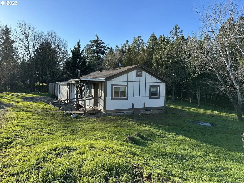 1506 Old Town Loop Road Oakland OR 97462