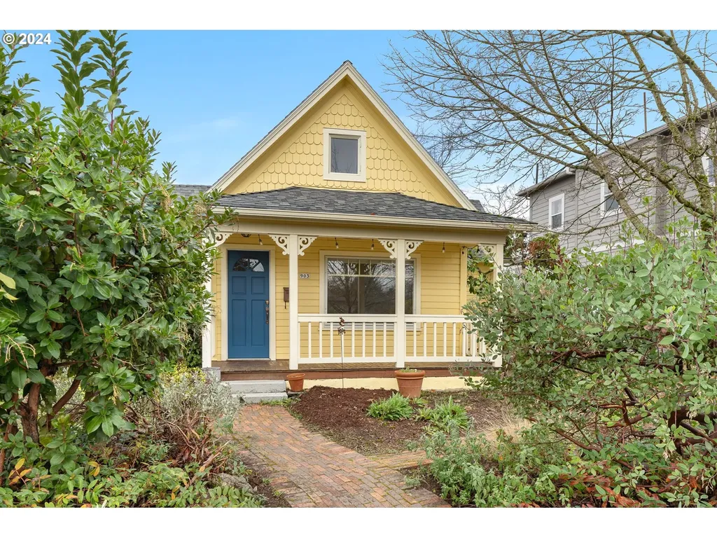 903 Ne Rosa Parks Way Portland OR 97211