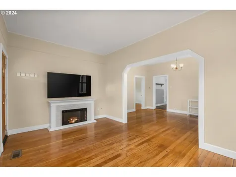 903 Ne Rosa Parks Way Portland OR 97211