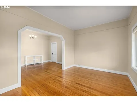 903 Ne Rosa Parks Way Portland OR 97211
