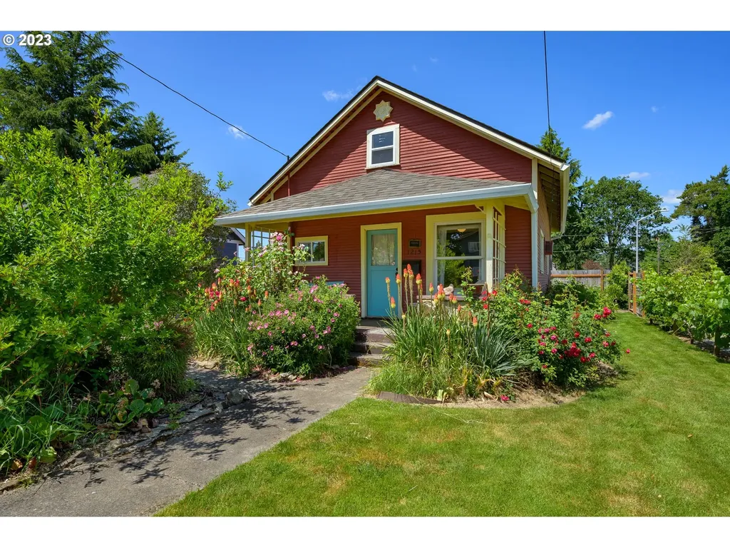 1215 E 9th Street Newberg OR 97132