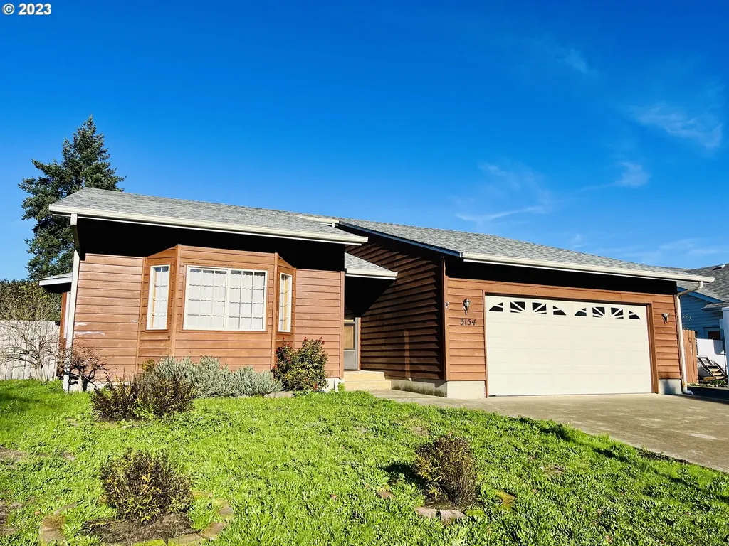 3154 W Normandy Avenue Roseburg OR 97471