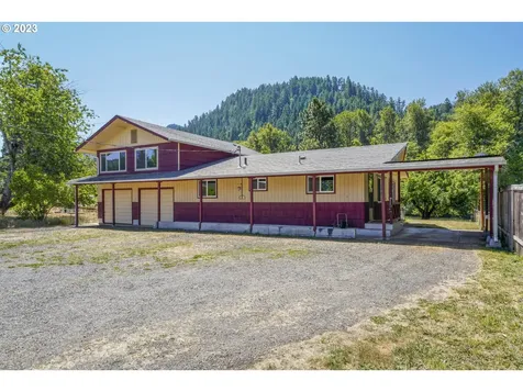 47586 Riverview Street Oakridge OR 97463