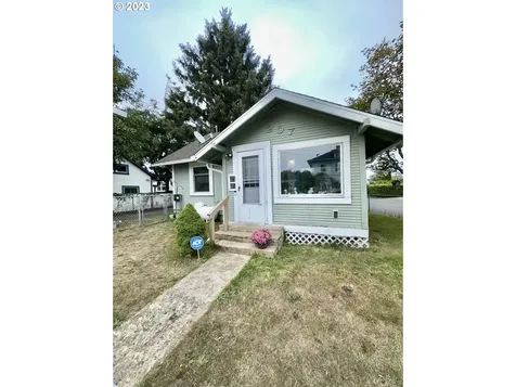 207 Ocean Avenue Tillamook OR 97141