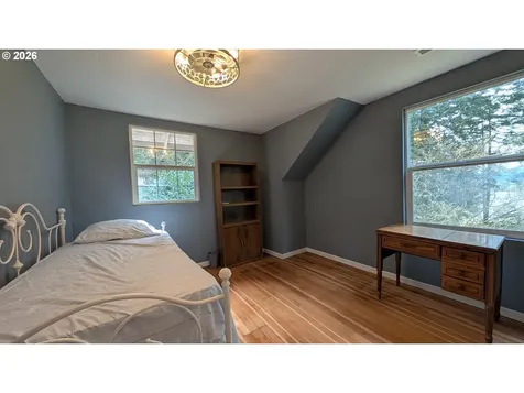 2110 E Main Street Cottage Grove OR 97424