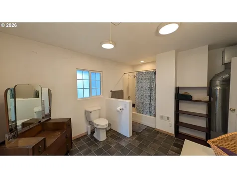 2110 E Main Street Cottage Grove OR 97424