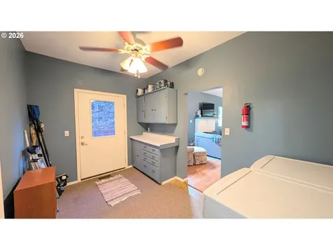 2110 E Main Street Cottage Grove OR 97424