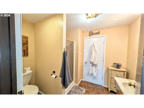2110 E Main Street Cottage Grove OR 97424