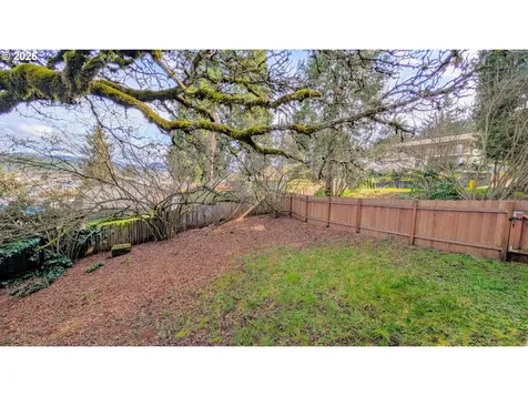 2110 E Main Street Cottage Grove OR 97424