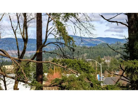 2110 E Main Street Cottage Grove OR 97424