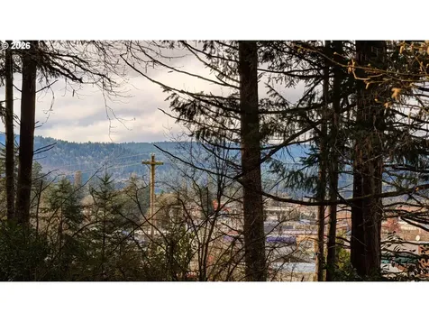 2110 E Main Street Cottage Grove OR 97424