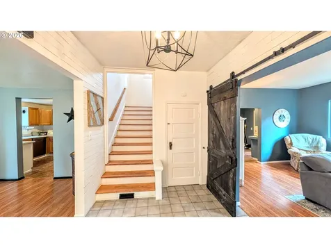 2110 E Main Street Cottage Grove OR 97424