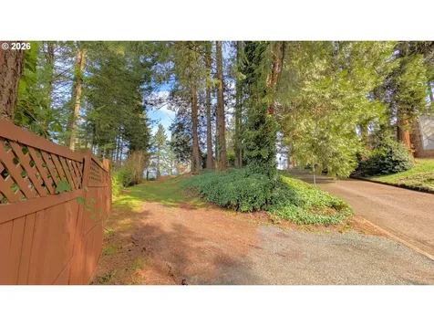 2110 E Main Street Cottage Grove OR 97424