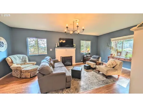 2110 E Main Street Cottage Grove OR 97424