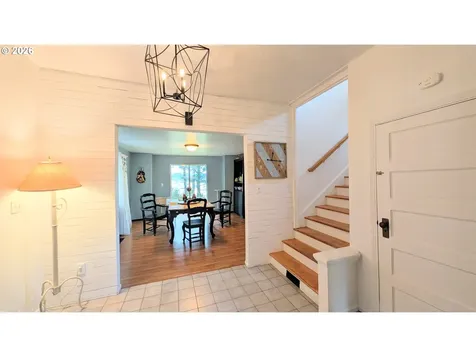 2110 E Main Street Cottage Grove OR 97424