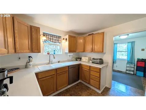 2110 E Main Street Cottage Grove OR 97424
