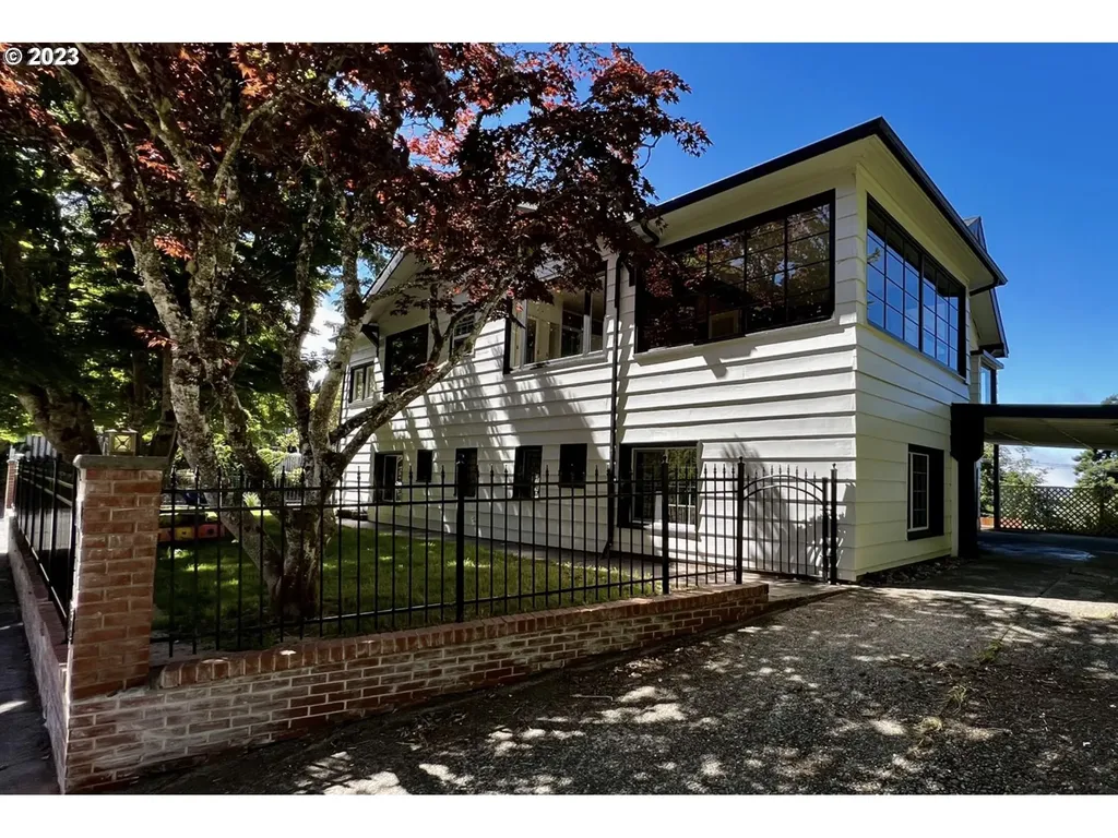 380 N 2nd Court Coos Bay OR 97420