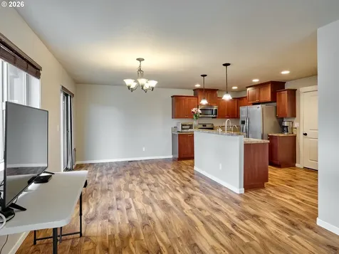 574 Prairie Street Woodburn OR 97071