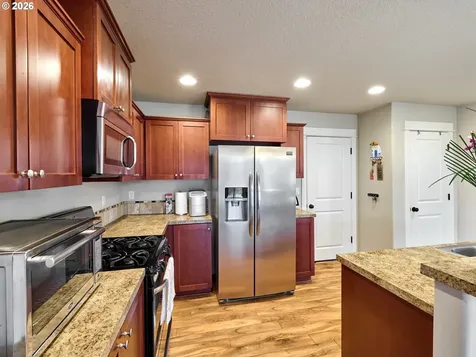 574 Prairie Street Woodburn OR 97071