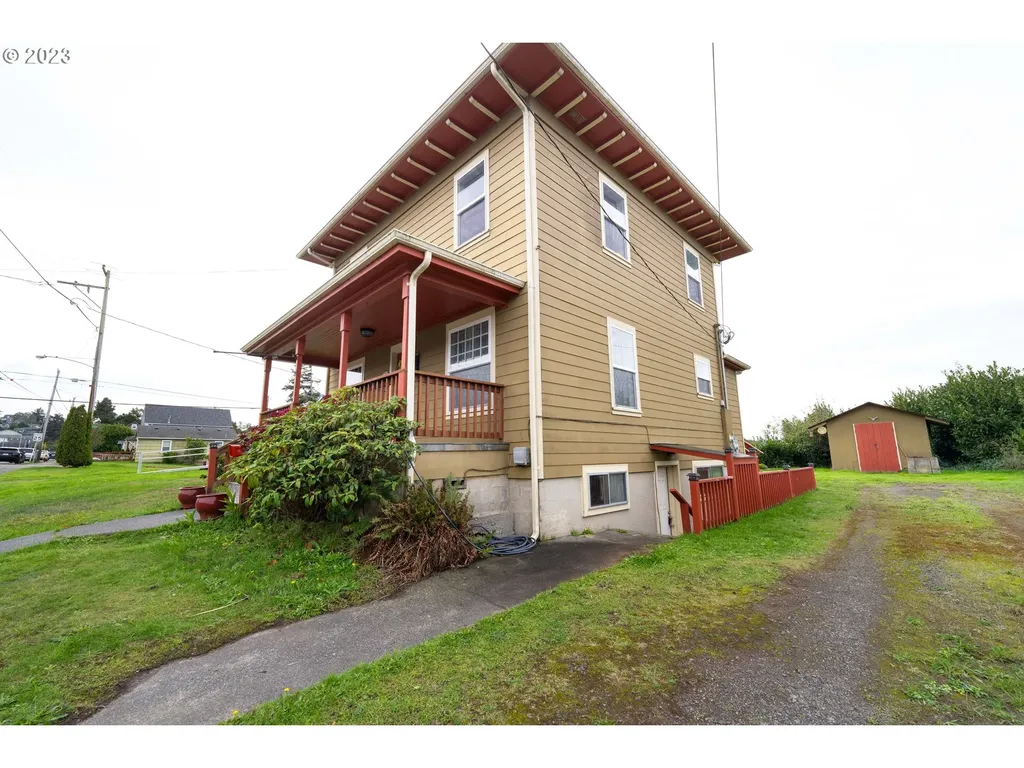 1776 Meade Street North Bend OR 97459