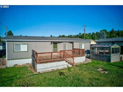 270 NW Civil Bend Avenue Winston OR 97496