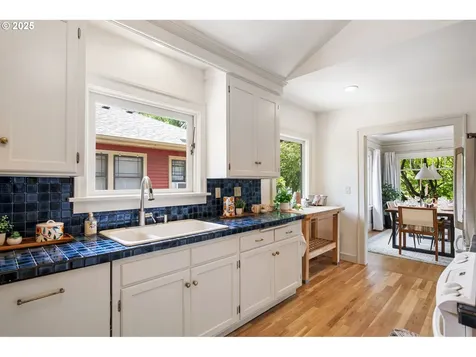 1403 SE Birch Street Portland OR 97214