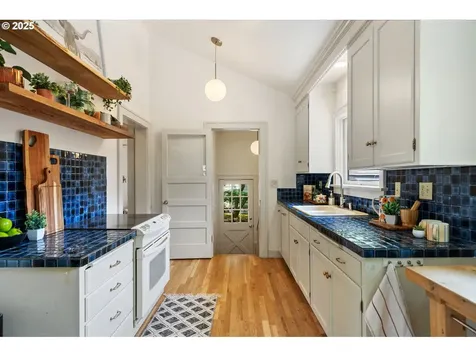 1403 SE Birch Street Portland OR 97214