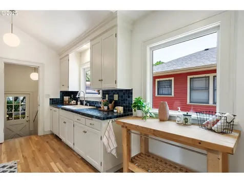 1403 SE Birch Street Portland OR 97214