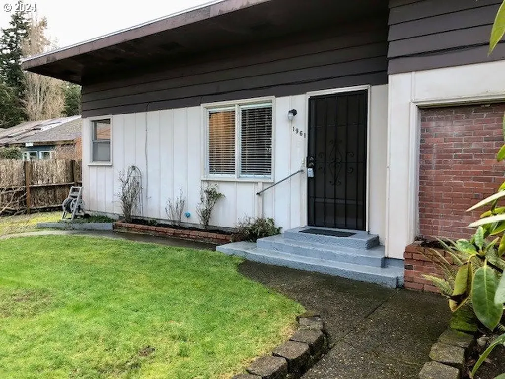 1961 Lombard Street North Bend OR 97459