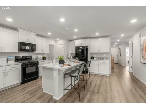802 Lana Drive Woodburn OR 97071