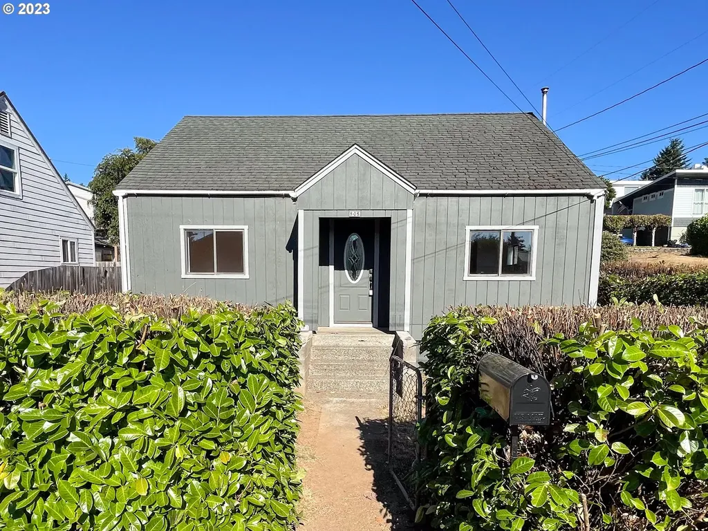 808 N Folsom Street Coquille OR 97423