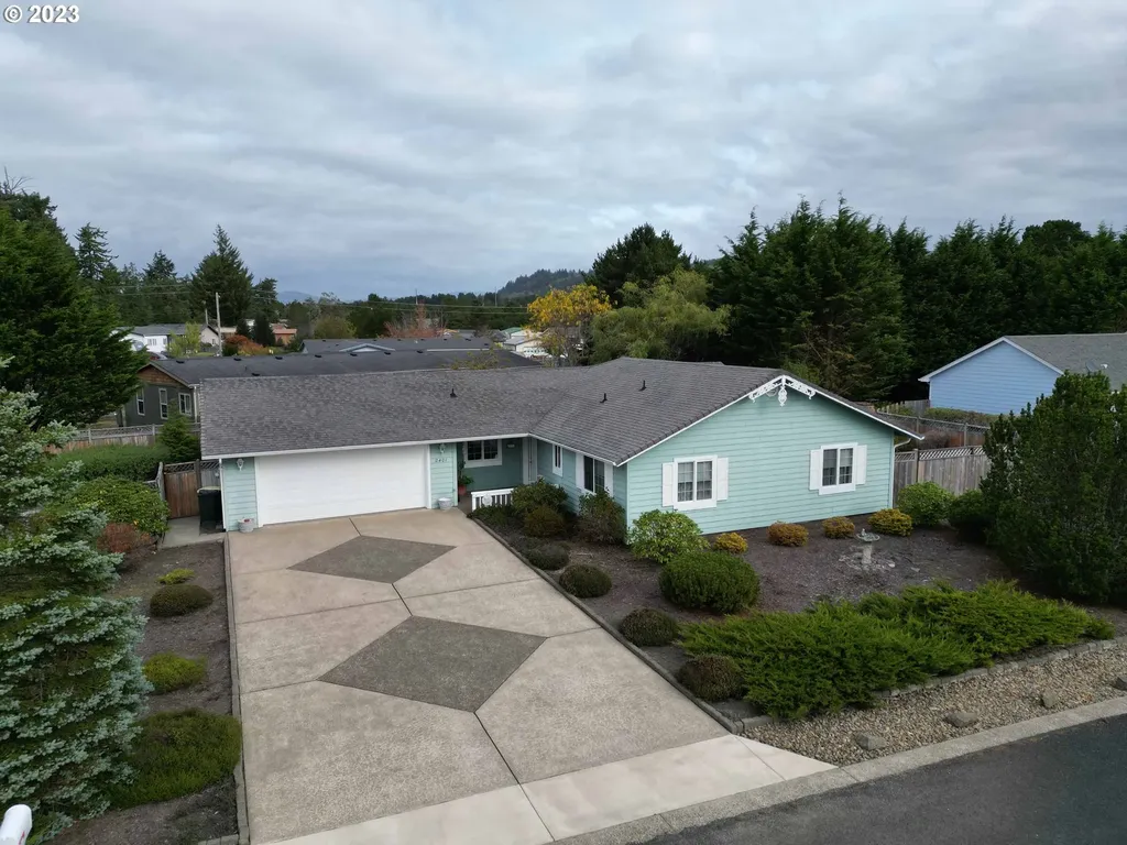 2401 16th Street Florence OR 97439