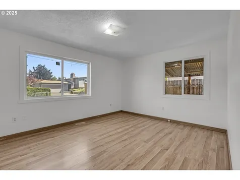 471 Marshall Street Woodburn OR 97071