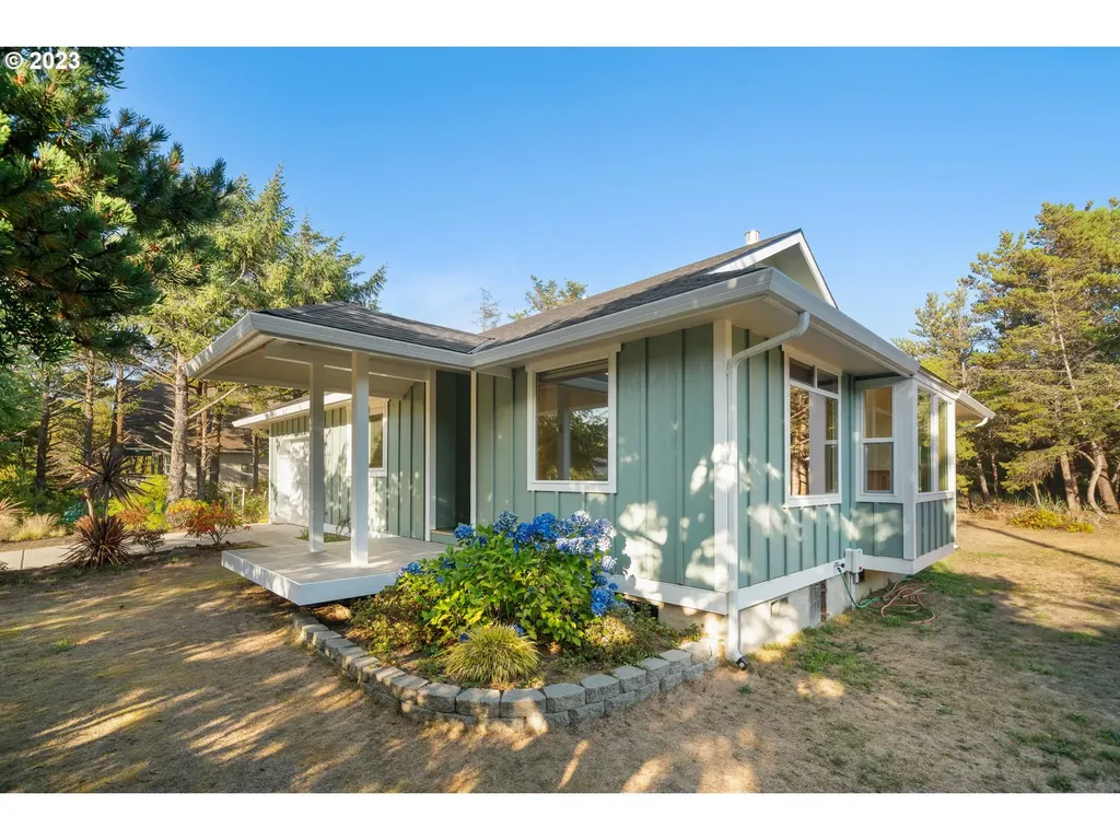 26685 Nedonna Avenue Rockaway Beach OR 97136