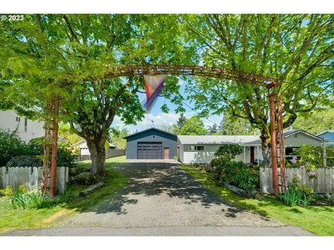 6915 Ne Going Street Portland OR 97218