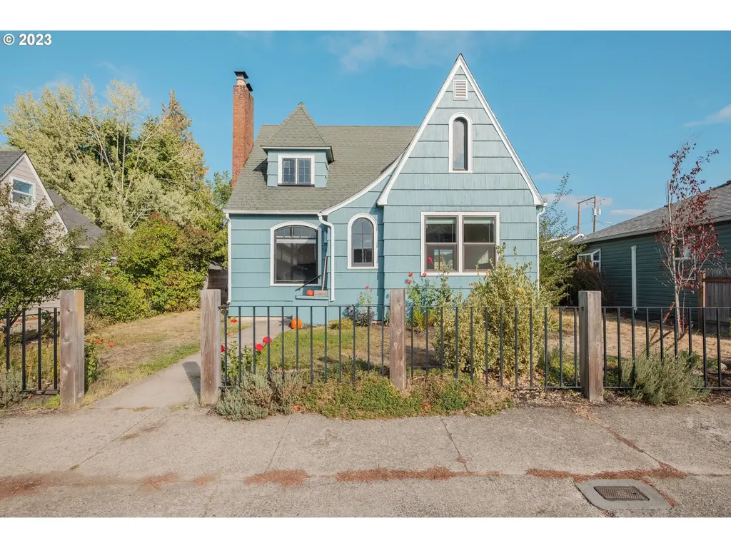 573 S 2nd Street Lebanon OR 97355