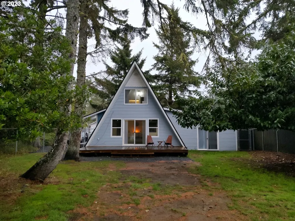 175 Octopus Avenue Ne Ocean Shores WA 98569