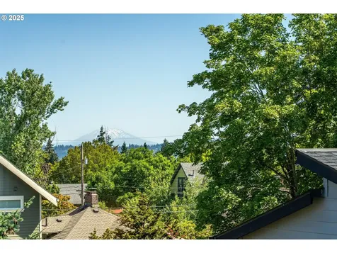 839 NE Ashley Street Portland OR 97211